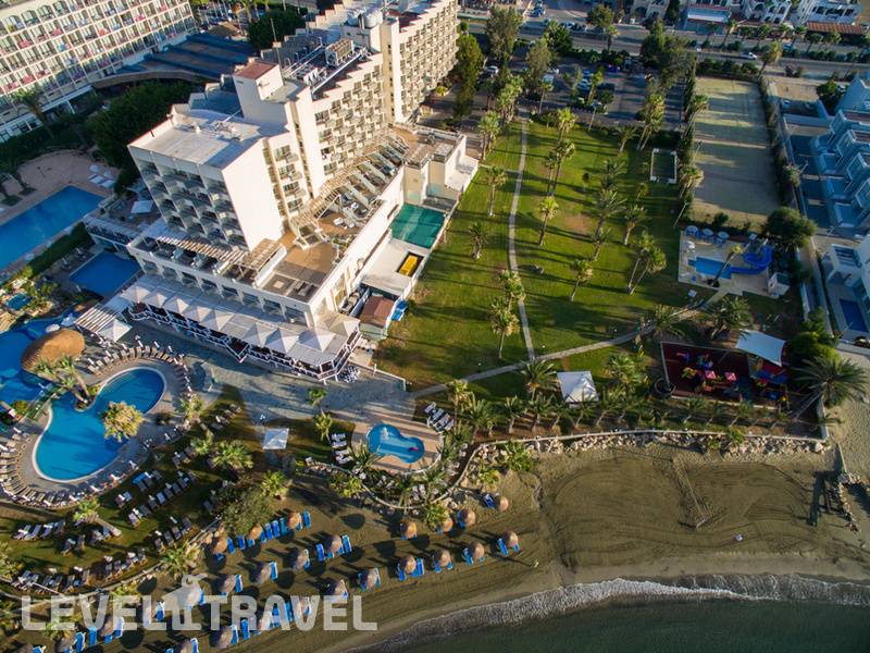 Фотография Golden Bay Beach