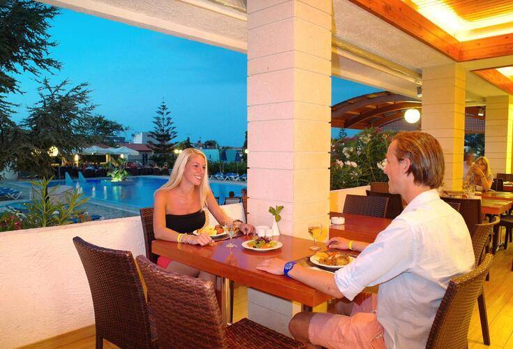 Kyknos Beach Hotel & Bungalows