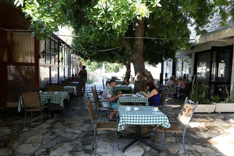 Dionysos Central Hotel