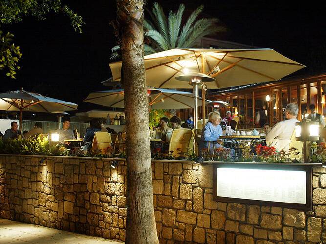 Dionysos Central Hotel