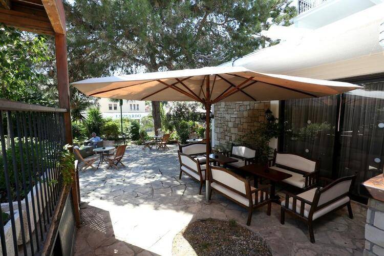 Dionysos Central Hotel