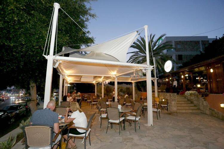 Dionysos Central Hotel