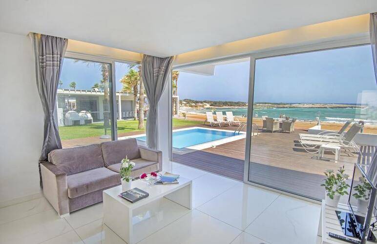 Dome Beach Hotel