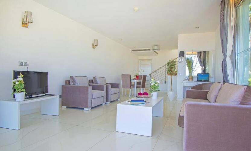 Dome Beach Hotel