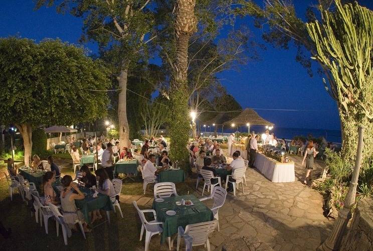 Poseidonia Beach