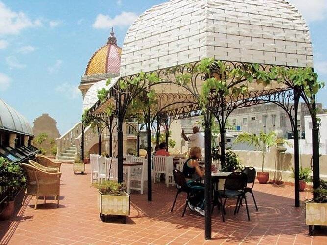 Raquel Hotel