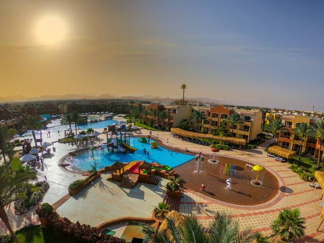 Regency Plaza Aqua Park & Spa Resort