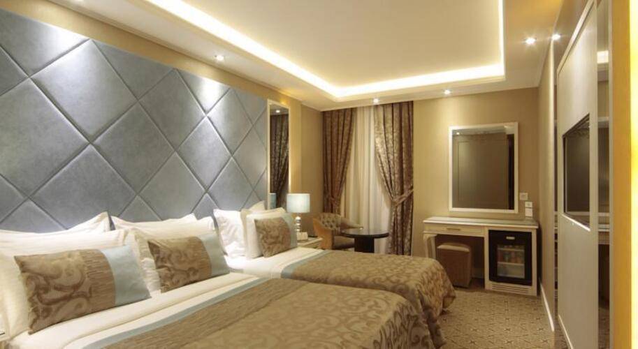 Black Bird Hotel