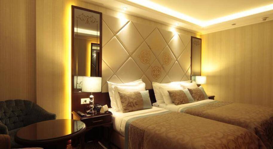 Black Bird Hotel