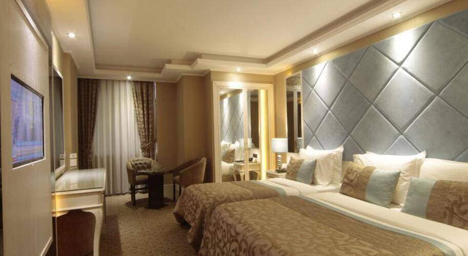 Black Bird Hotel