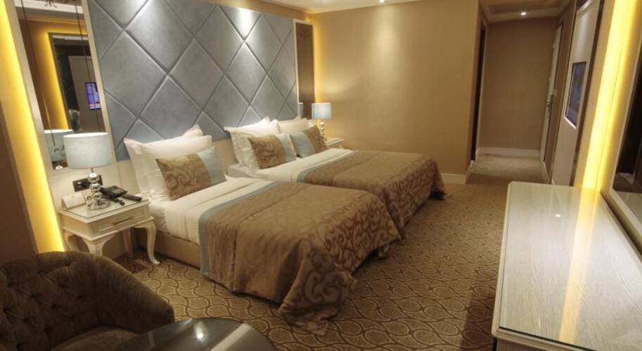 Black Bird Hotel