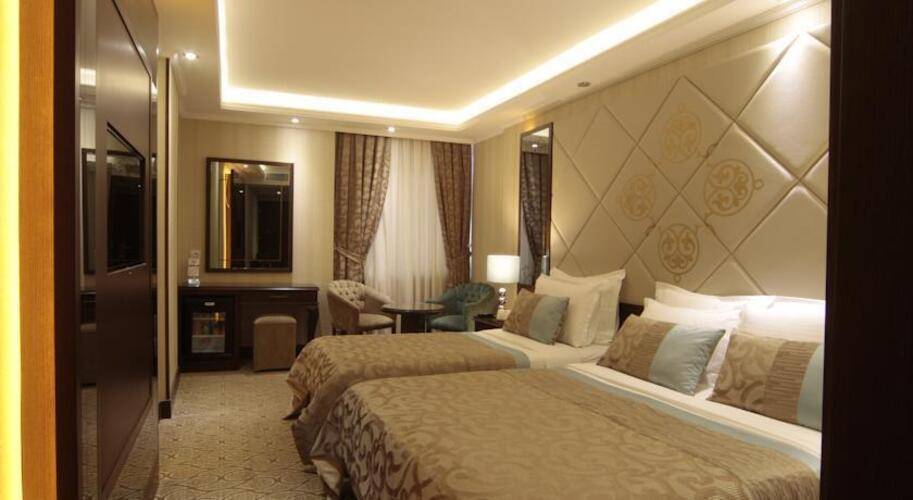 Black Bird Hotel