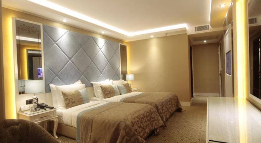 Black Bird Hotel