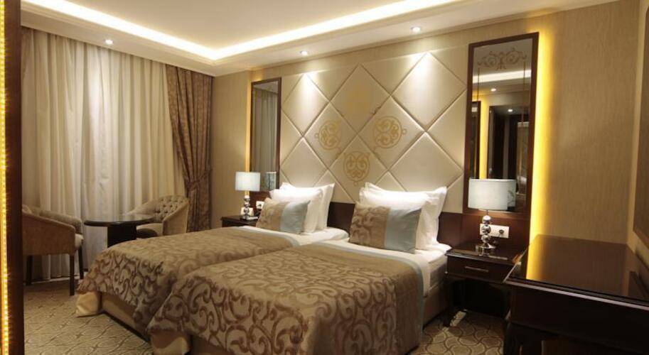 Black Bird Hotel