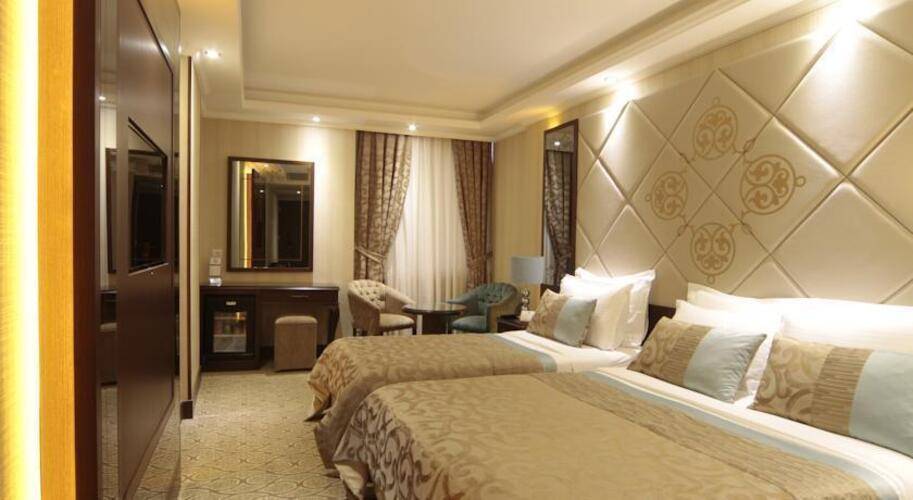 Black Bird Hotel