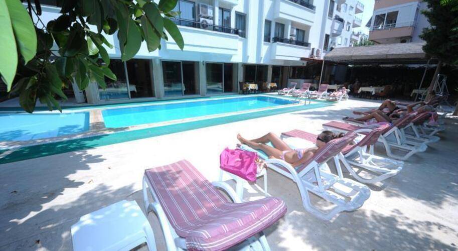 Suite Laguna Hotel