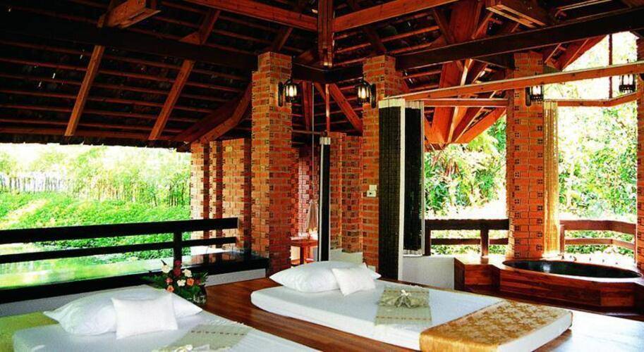 Sunset Park Resort & Spa