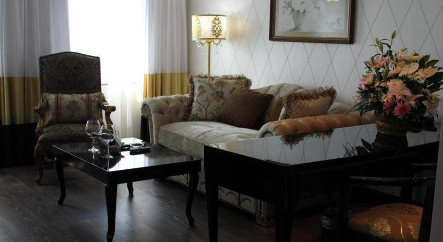 Adela Hotel