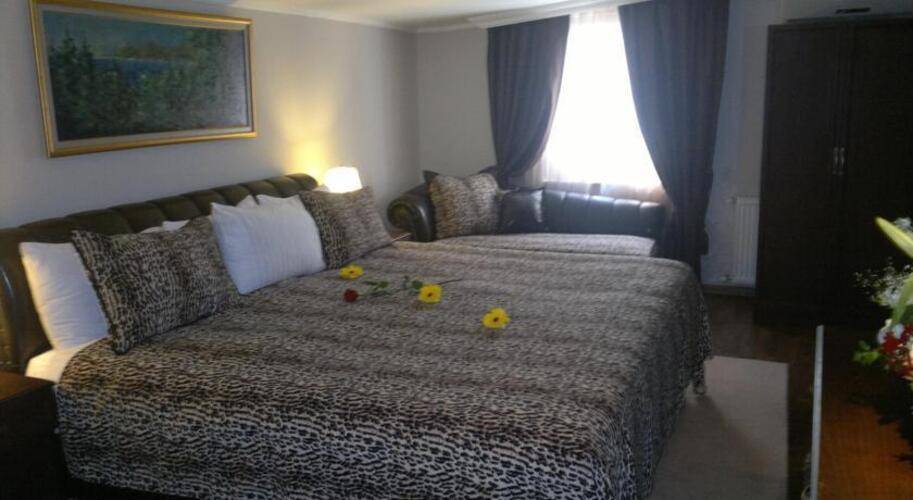 Adela Hotel