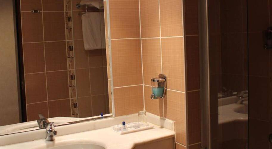 Adela Hotel