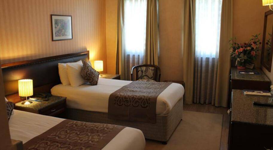 Adela Hotel