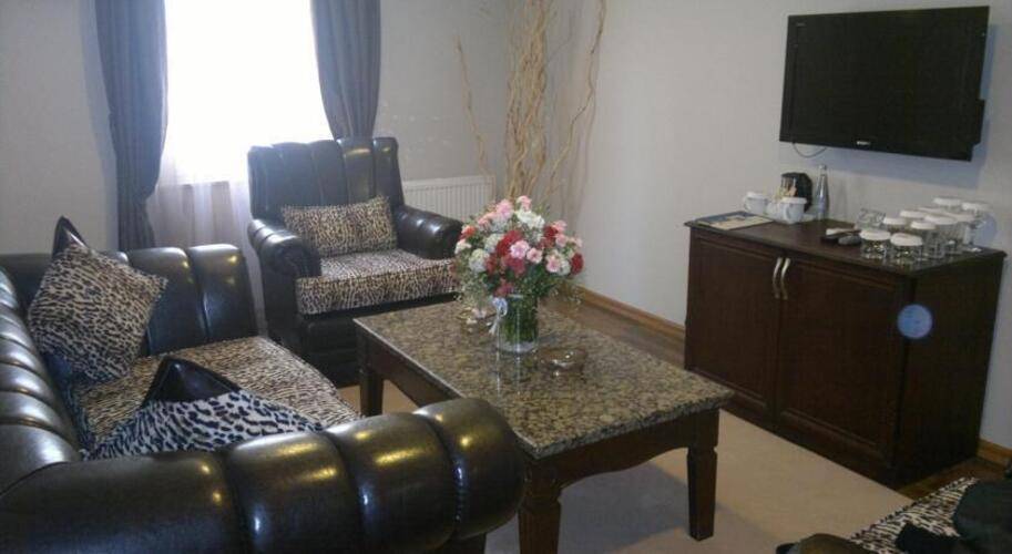 Adela Hotel