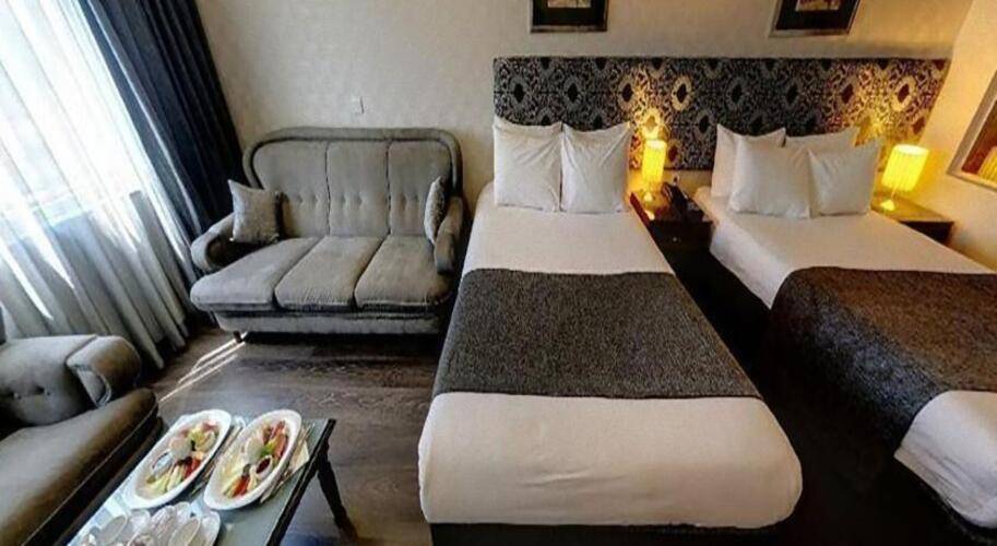 Adela Hotel
