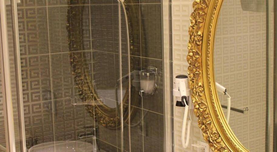 Adela Hotel