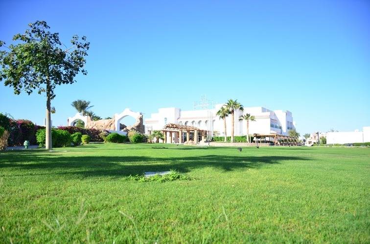 Ivy Cyrene Island Aqua Park Resort