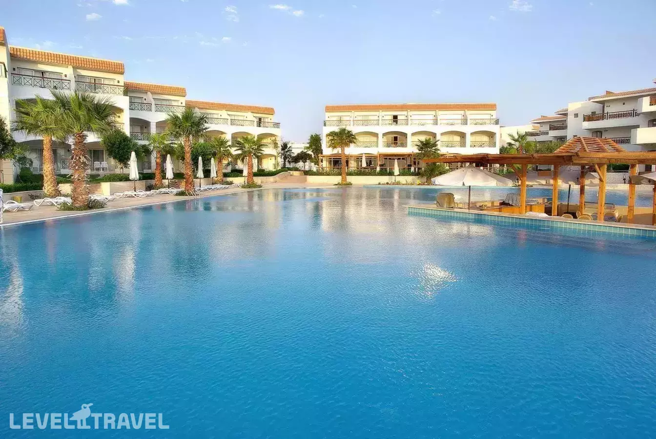 Ivy Cyrene Island Aqua Park Resort