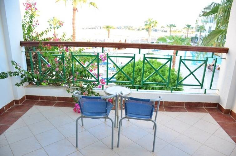 Ivy Cyrene Island Aqua Park Resort