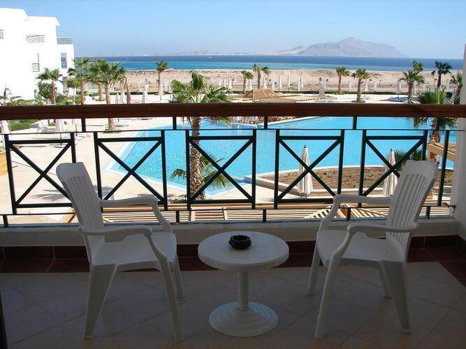 Ivy Cyrene Island Aqua Park Resort