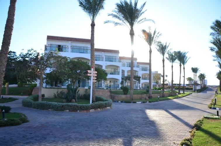 Ivy Cyrene Island Aqua Park Resort