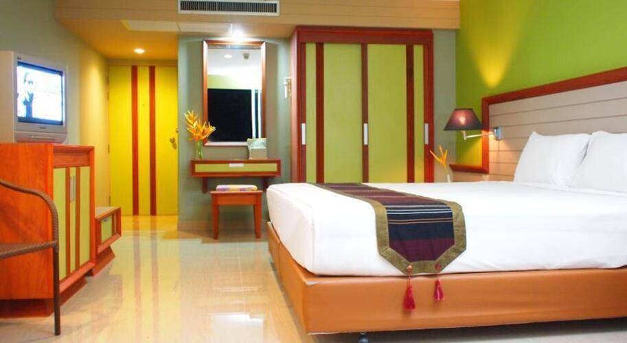Long Beach Cha Am Hotel