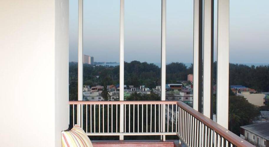 Long Beach Cha Am Hotel