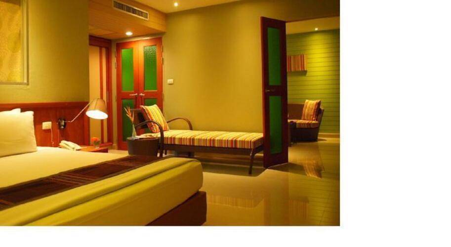 Long Beach Cha Am Hotel