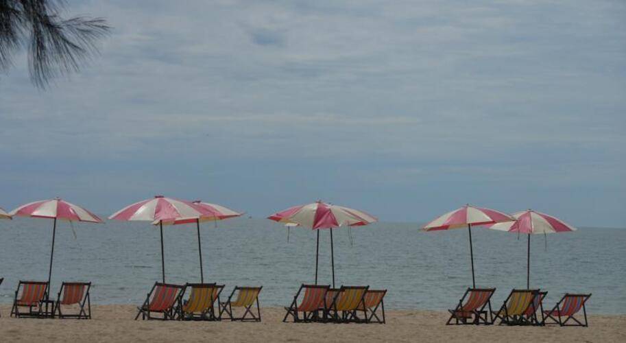 Long Beach Cha Am Hotel