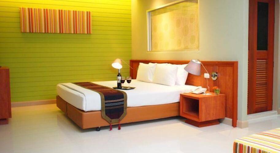 Long Beach Cha Am Hotel