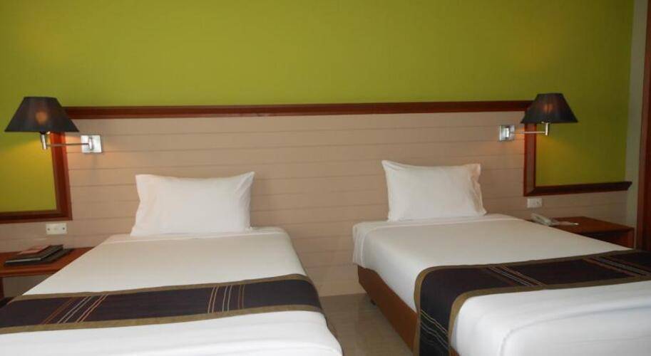 Long Beach Cha Am Hotel