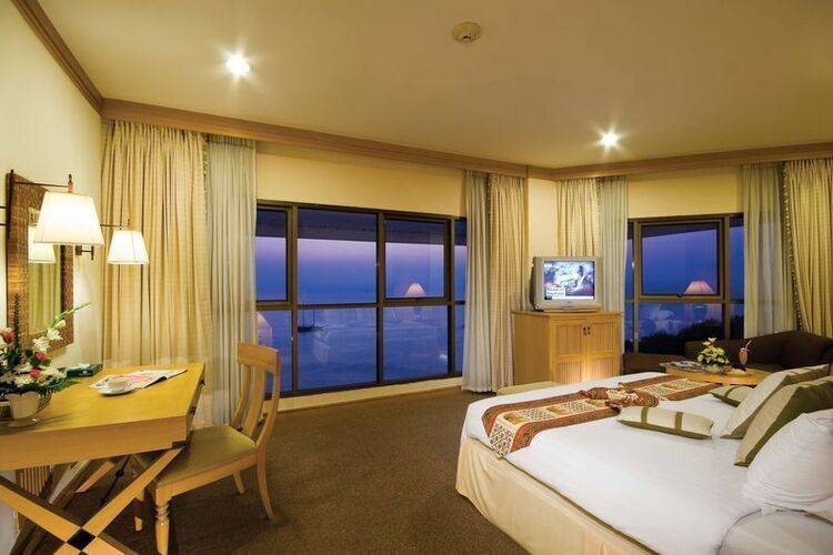 Jomtien Palm Beach Hotel