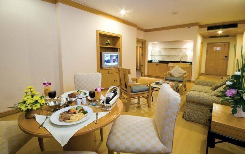Jomtien Palm Beach Hotel