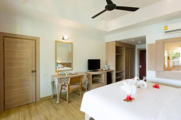 Phi Phi Bayview Premier Resort (Ex.Arayaburi Resort)