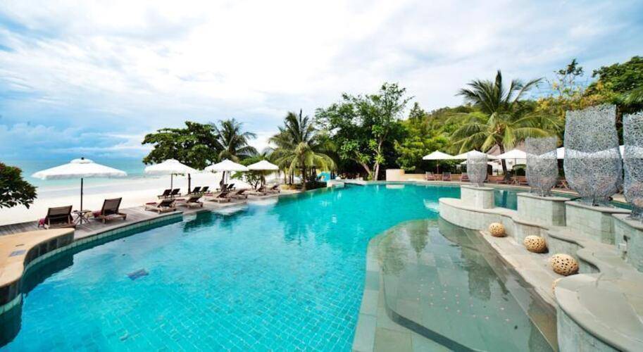 Paradee Resort