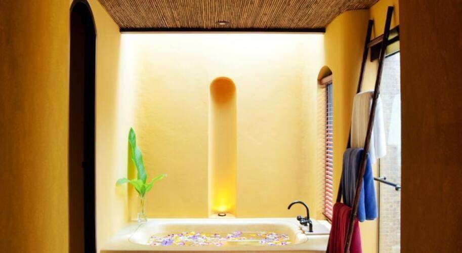 Paradee Resort