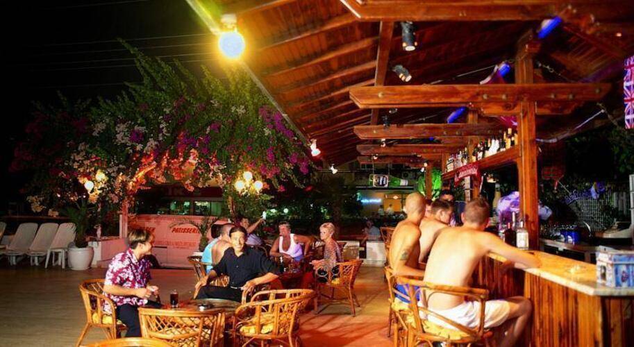 Oasis Hotel