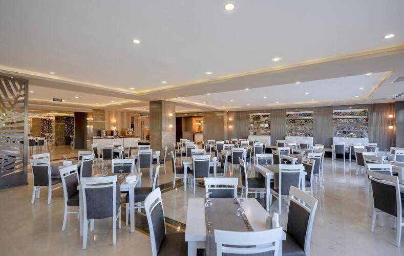 L'Oceanica Beach Resort Hotel