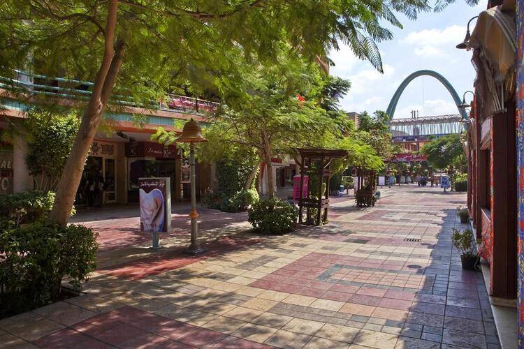Hilton Green Plaza