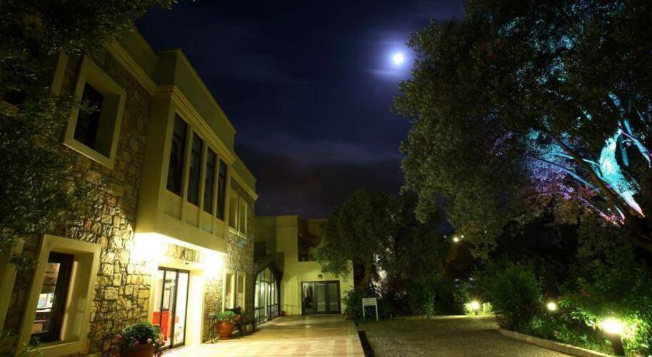 Zeytinada Hotel