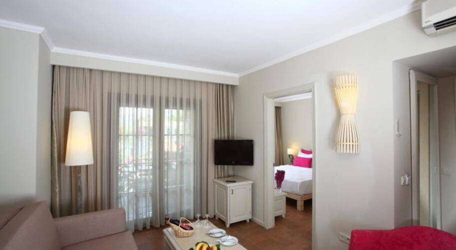Zeytinada Hotel