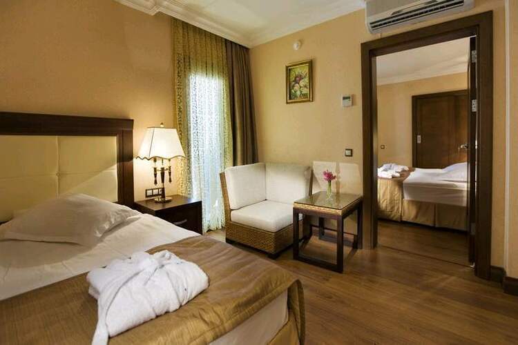 Latanya Park Resort (Ex.Latanya Beach Resort)